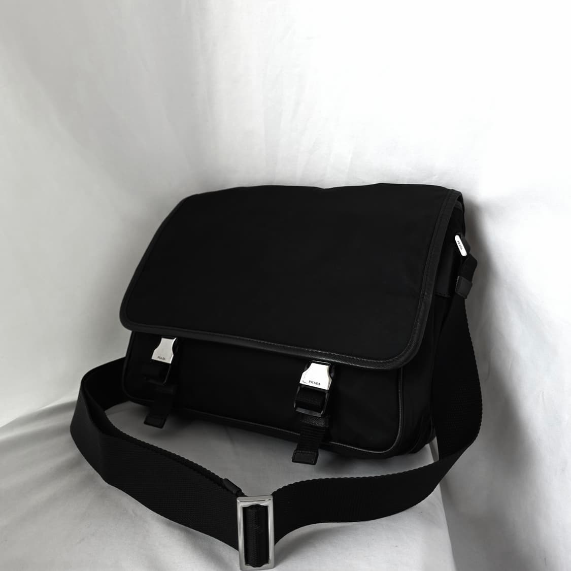 [정품 PRADA] 프라다 투버클 나일론 크로스백 메신저백 남녀공용 상품이미지9