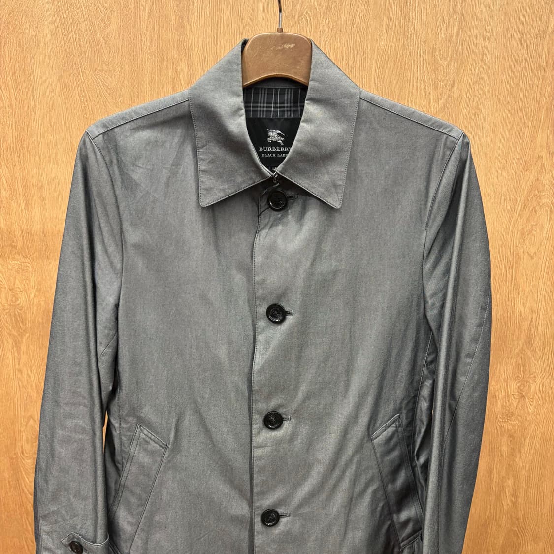 버버리 블랙 라벨 코튼 미디 트렌치 코트 싱글 버튼 디테일 차콜 그레이 상품이미지4