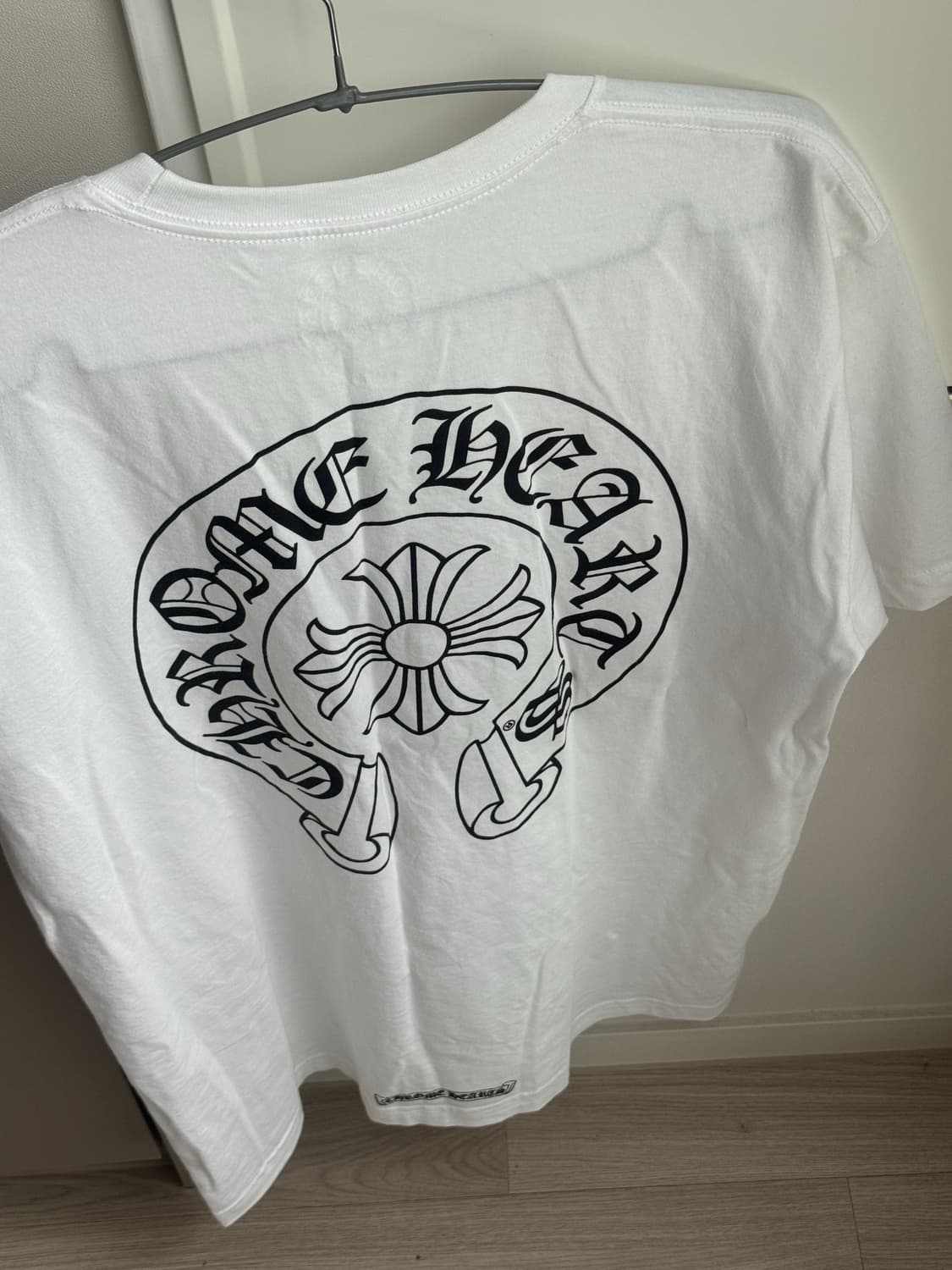 크롬하츠 홀스슈 로고 포켓 티셔츠 화이트 상품이미지4