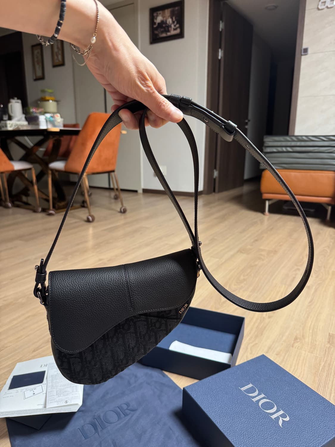 디올 아이콘 새들 미니백 호보백 가방 판매 2ADCA543YKS 상품이미지2