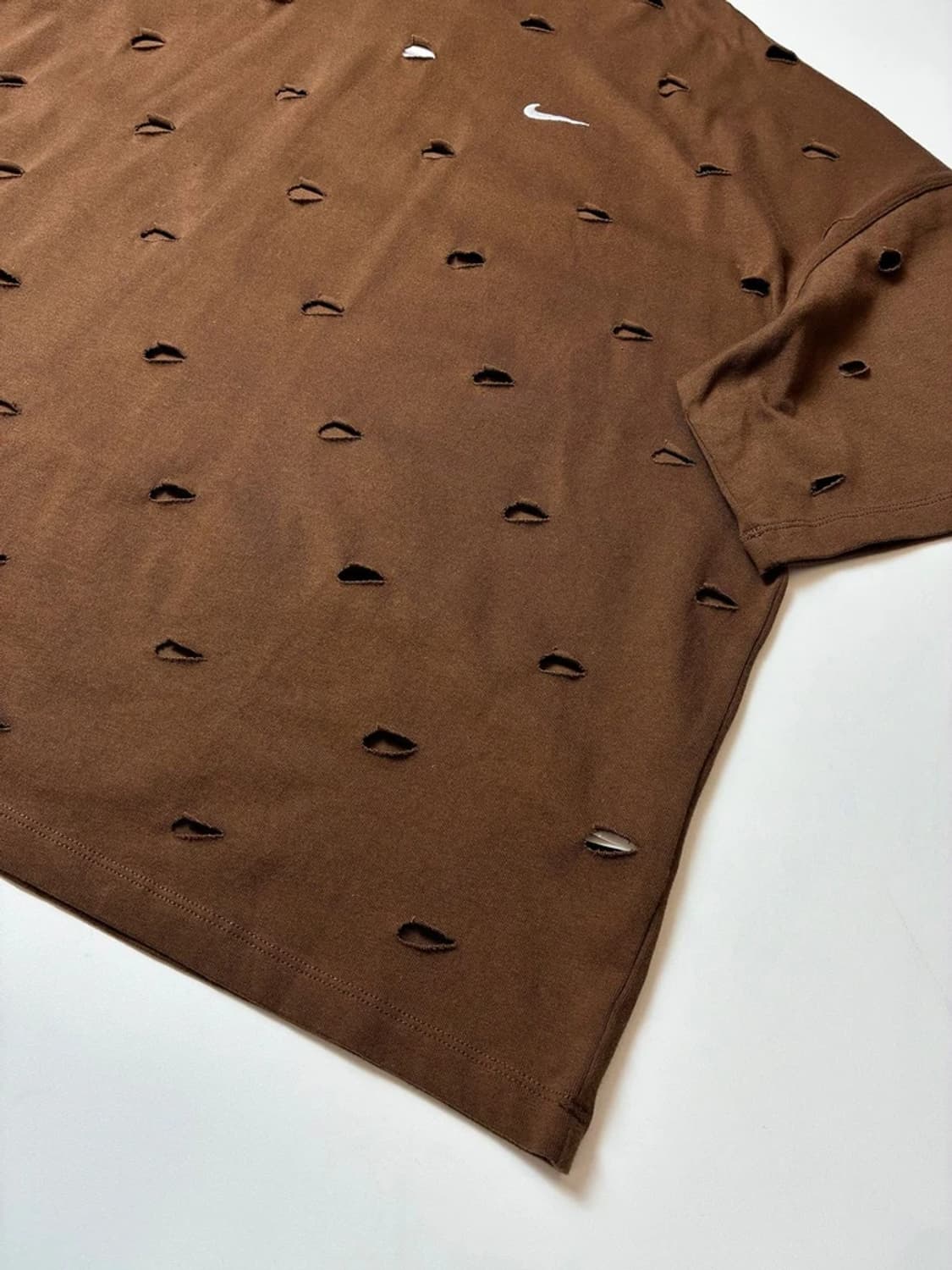 나이키 x 자크뮈스 24ss 펀칭 스우시 티셔츠 PN8240 상품이미지3