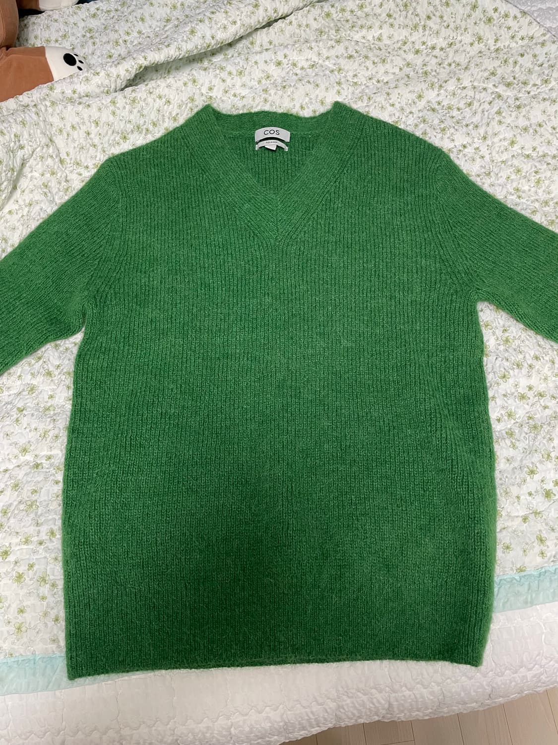 [S] 코스 릴렉스드핏 울 브이넥 스웨터 그린 상품이미지3