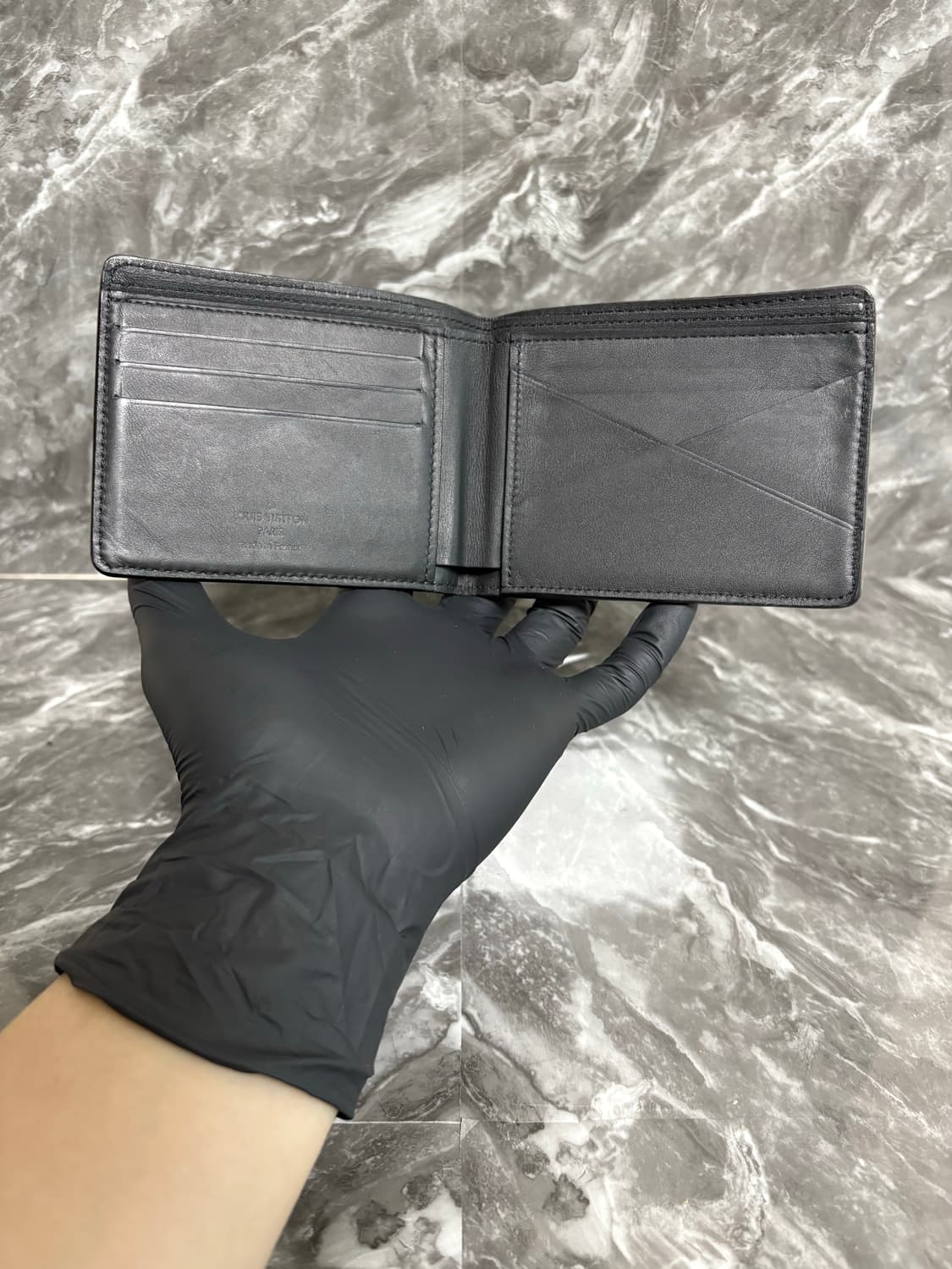 루이비통 에어로그램 반지갑 상품이미지3