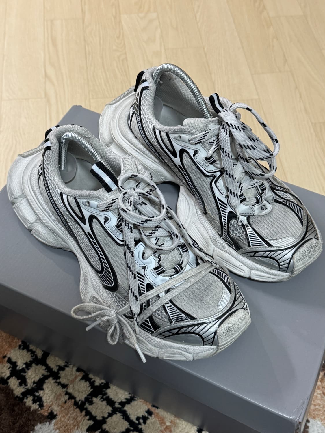 발렌시아가 3xl 화이트블랙 (42)270 상품이미지1