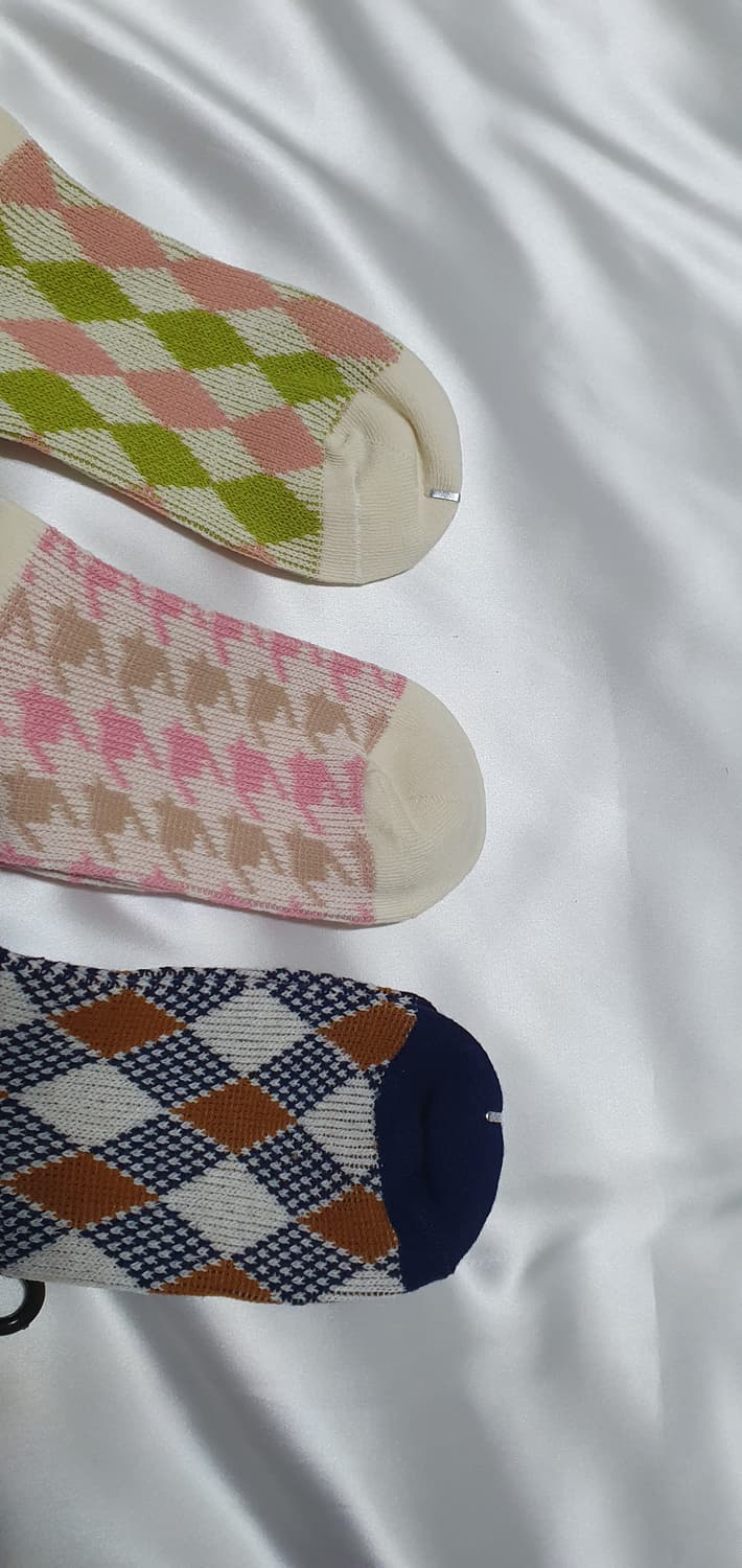 네이비 크림베이지 핑크 브라운 올리브 체크 도형 비비안웨스트우드  양말  상품이미지10