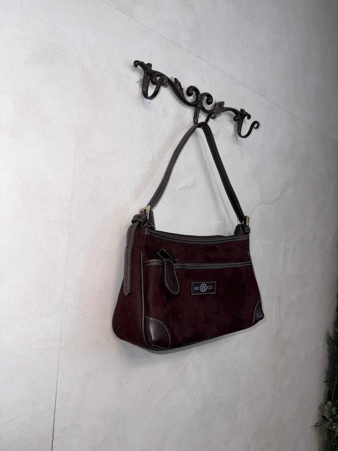 Nicole dark brown suede shoulder bag 상품이미지2