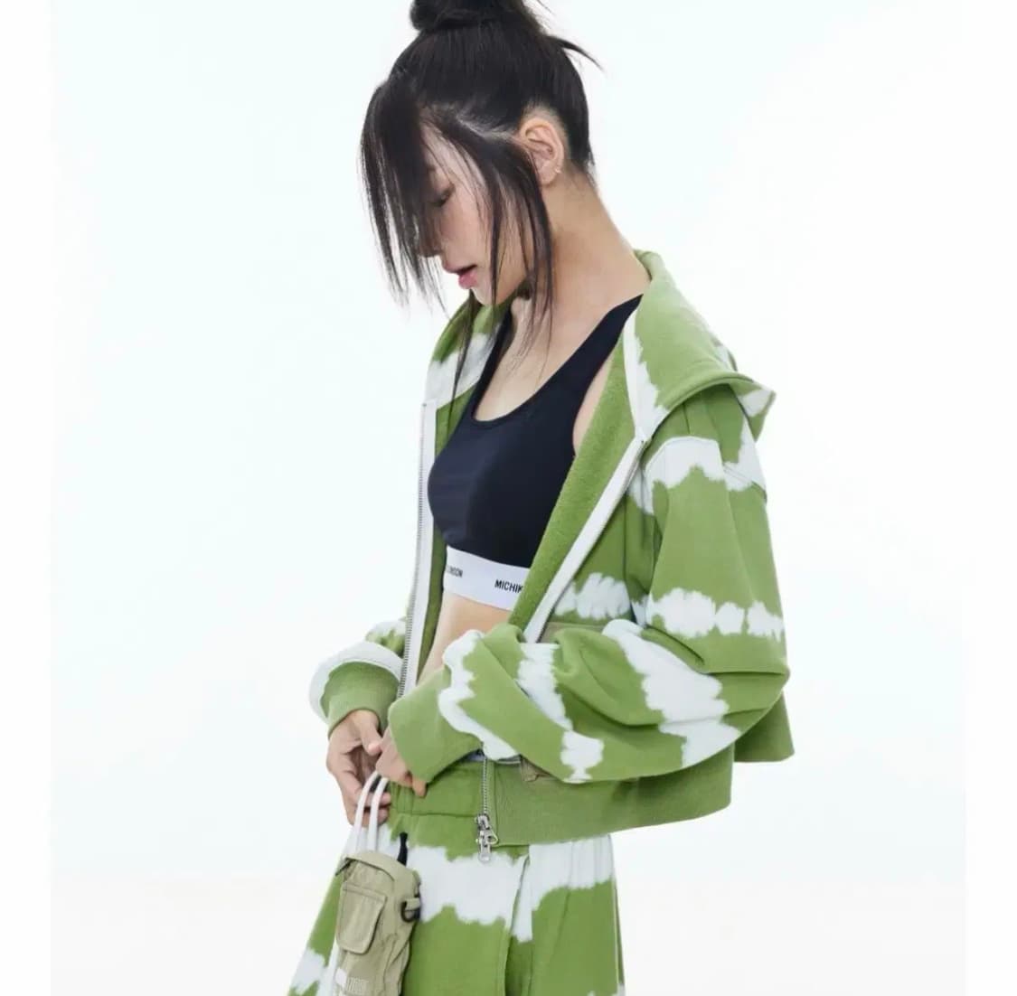 미치코런던 코시노 스프레드 페인팅 후드집업 그린 초록 상품이미지2