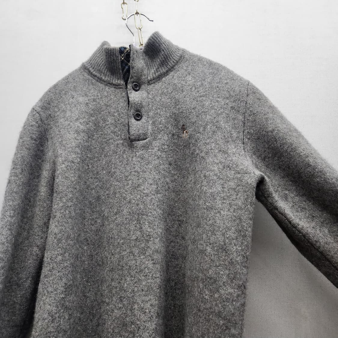 헤지스 로고 버튼넥 모 엘보패치 니트 100(M) 상품이미지3