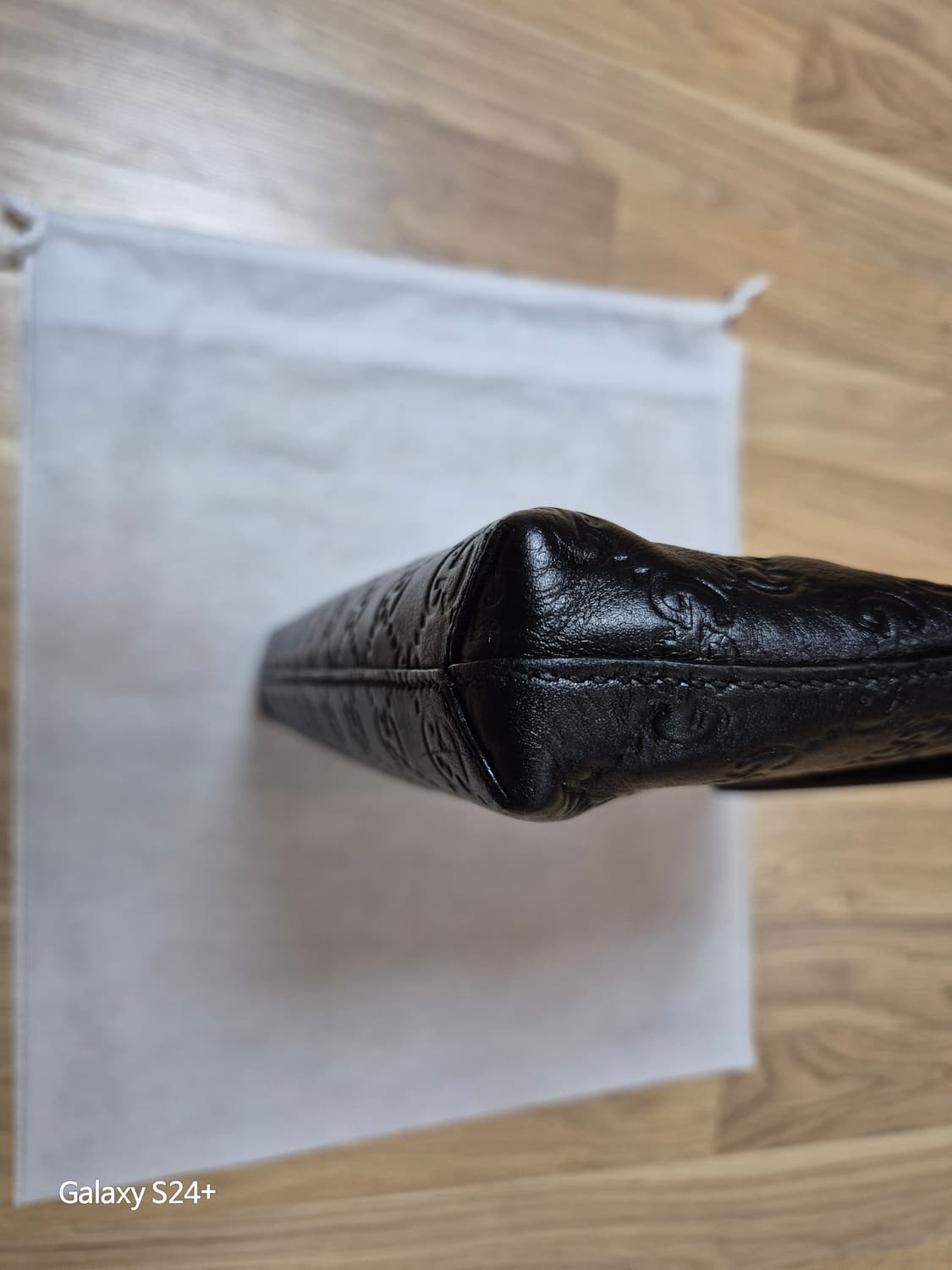 구찌 씨마 소프트 클러치백 입니다 상품이미지6