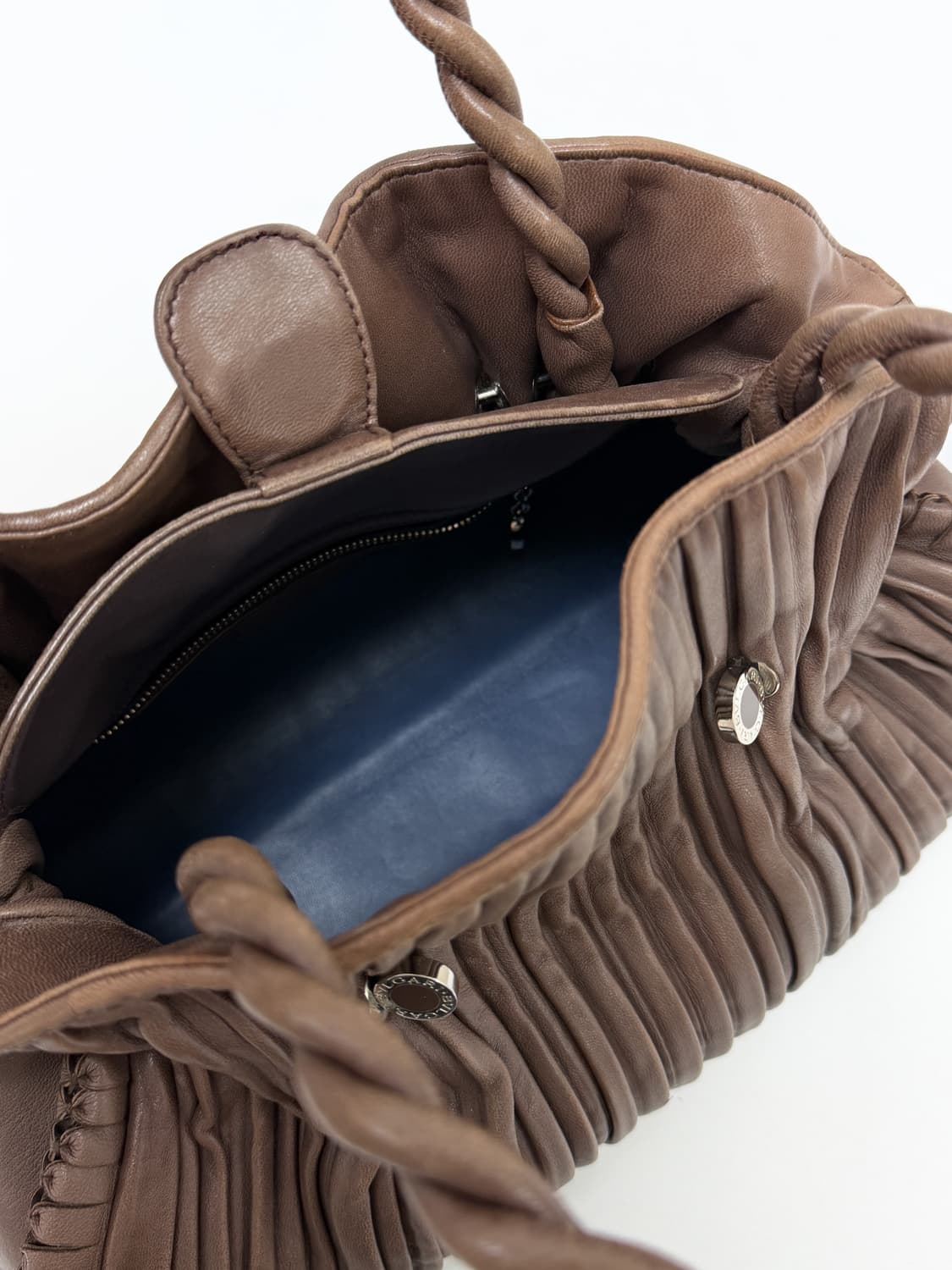 불가리 트위스트 플리츠 나파 레더 토트백 상품이미지8