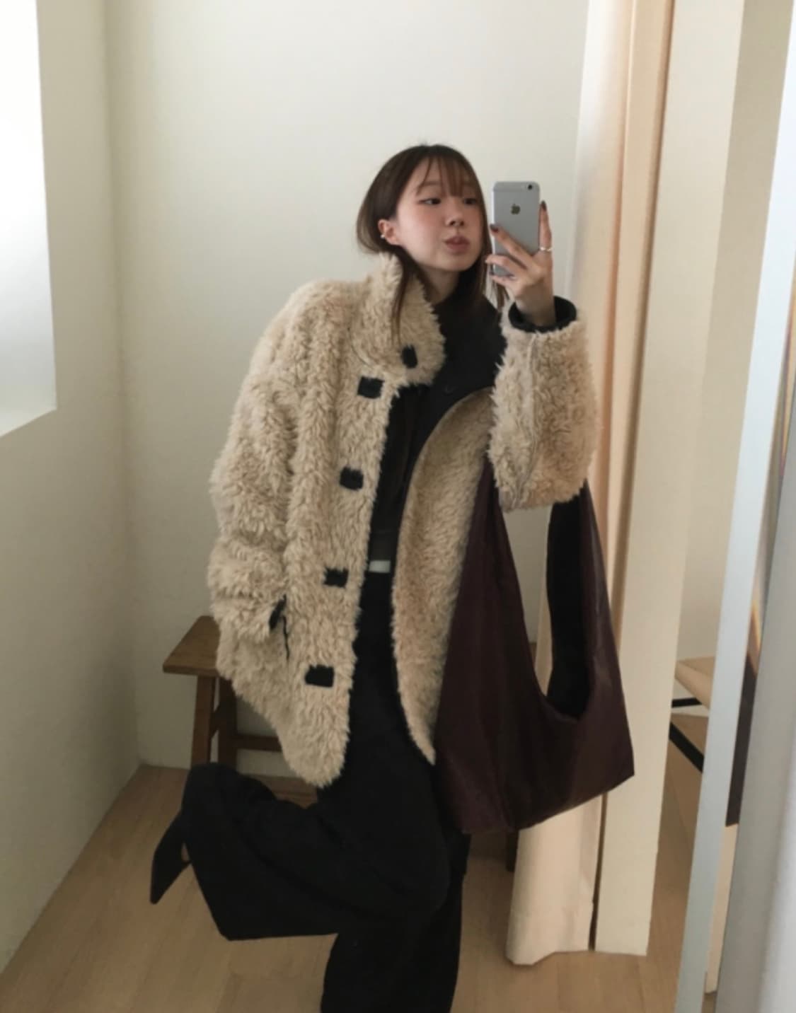 블랙업 리버시블 퍼 레더 무스탕 상품이미지10