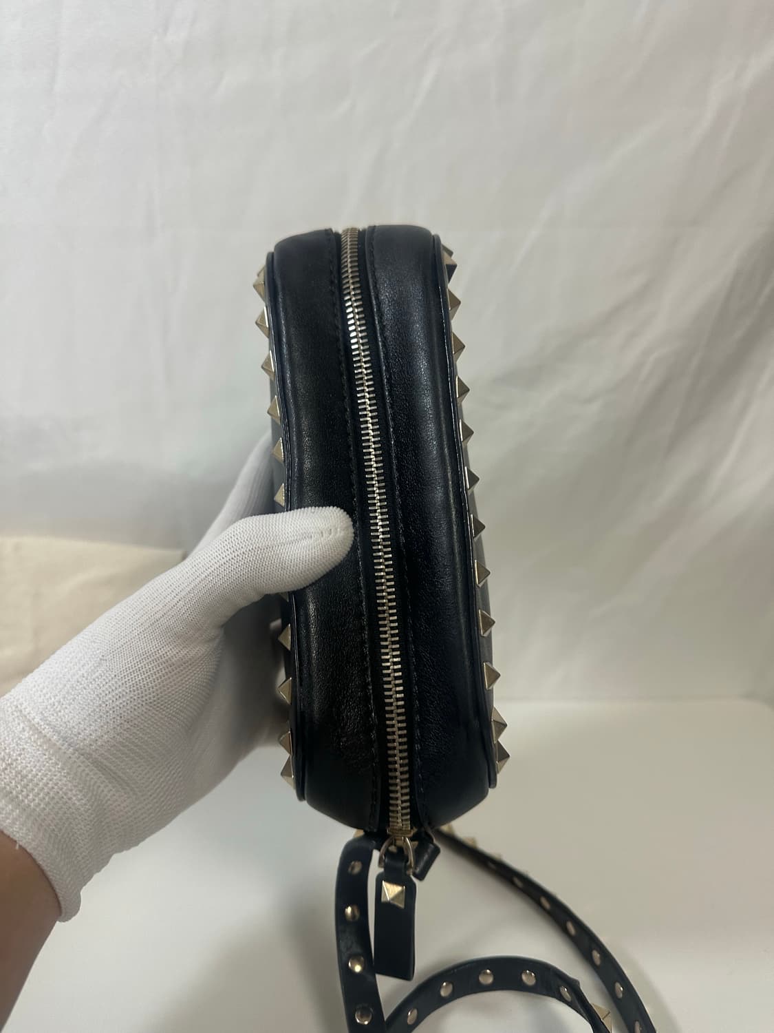 발렌티노 락스터드 카메라백 블랙 (OS) 상품이미지4