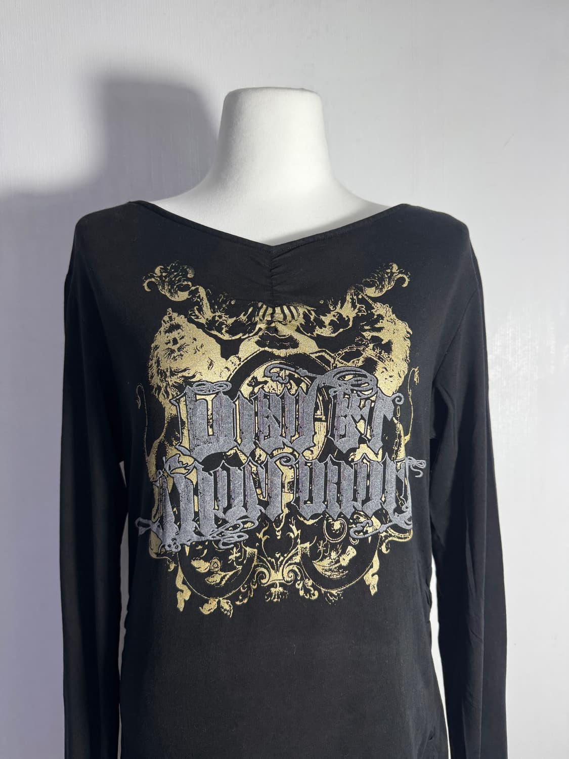 토네이도마트 셔링 디테일 레터링 롱슬리브 상품이미지4