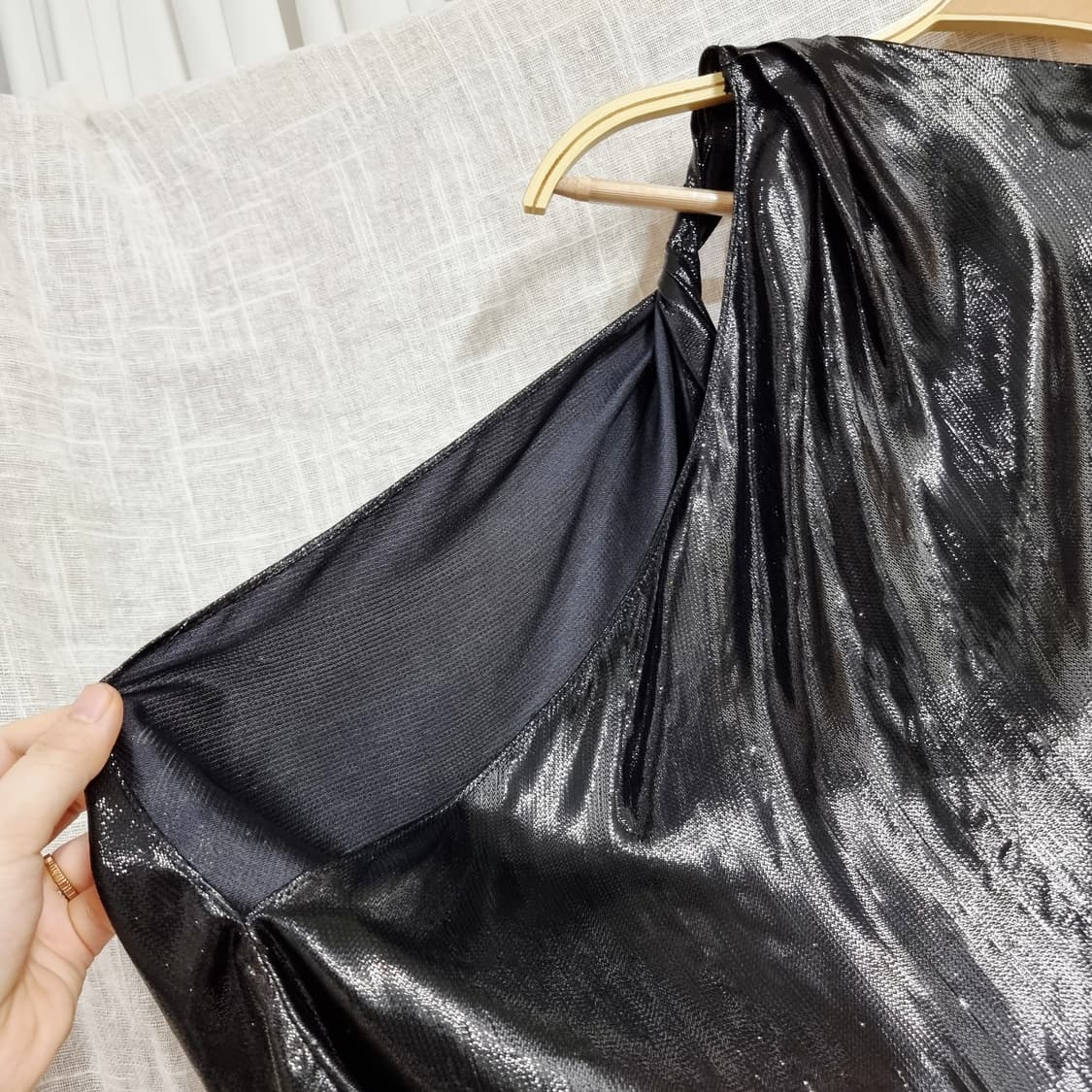 발렌시아가 시퀸 언발란스 슬리브리스 탑 (표기36) 모임 때 1회 착 상품이미지8