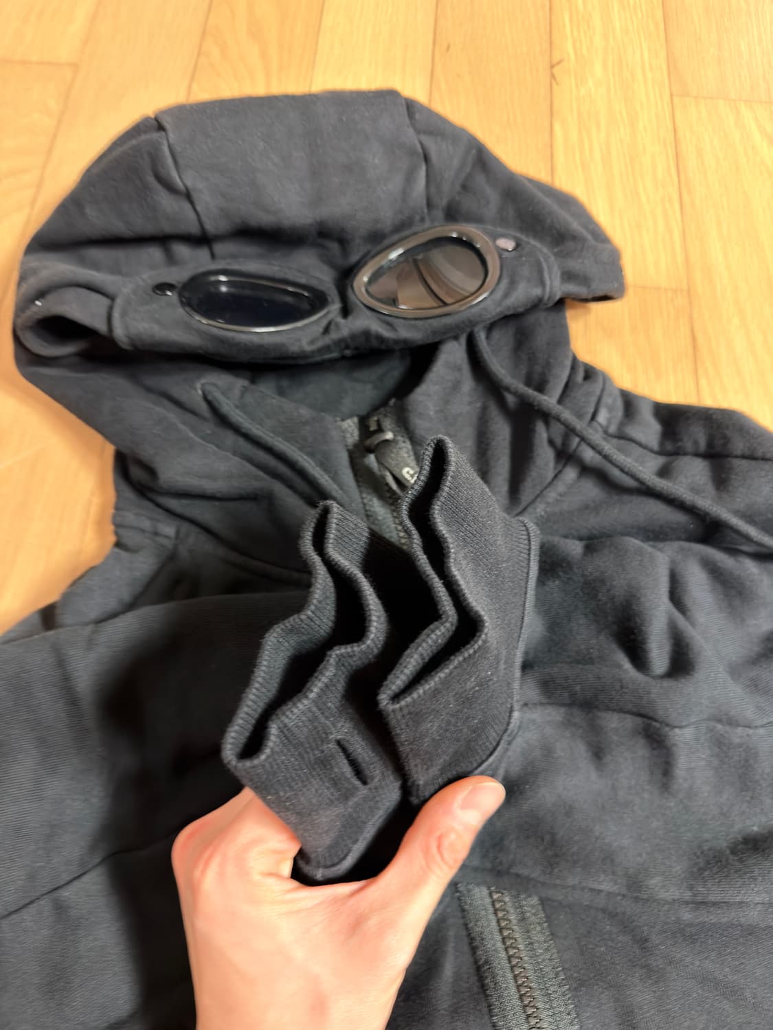 C.P. Company 고글 후드집업 블랙 m 상품이미지3