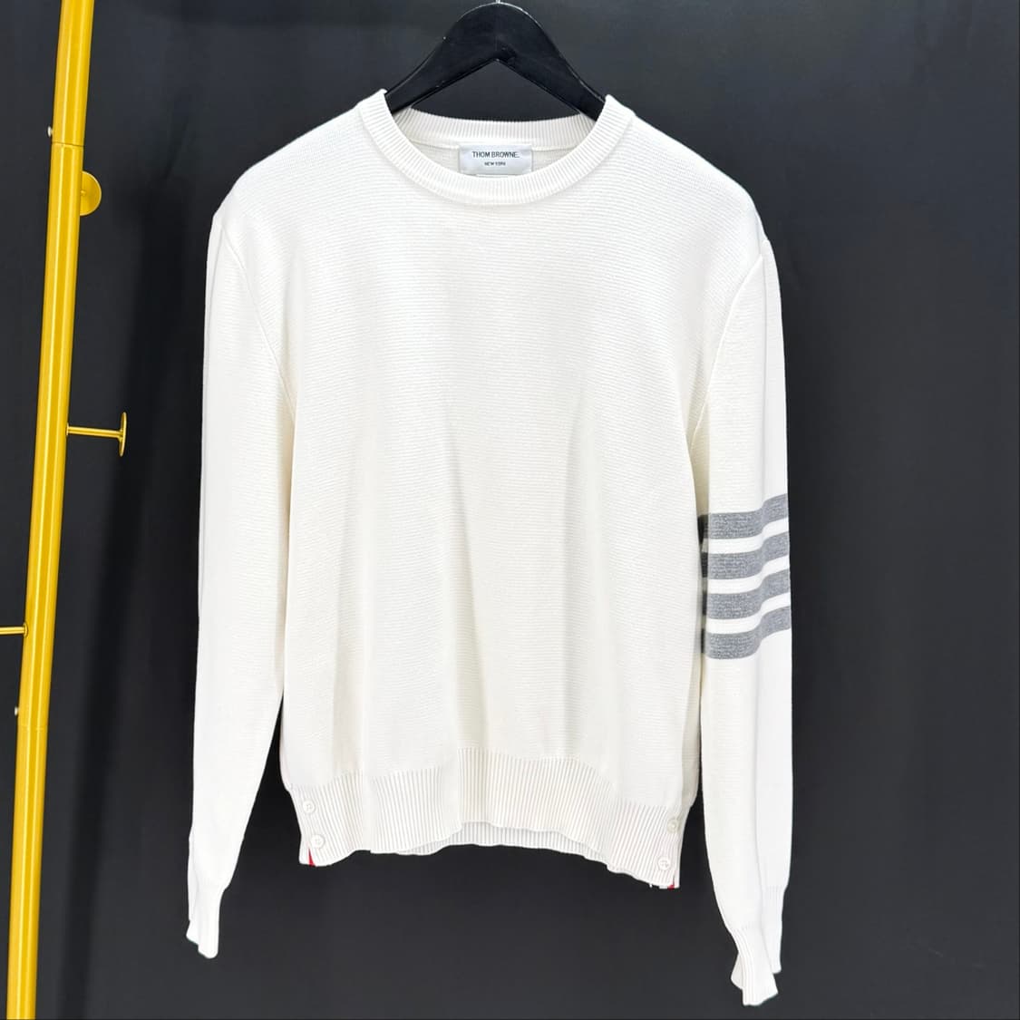 [4사이즈] 톰브라운 사선완장 밀라노스티치 니트 (MKA202A) 상품이미지1