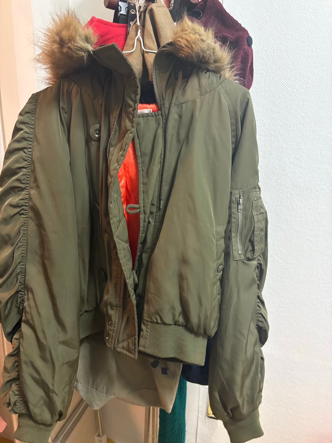 로우니 스탠다드 퍼 후드 항공 점퍼 카키 F 상품이미지1