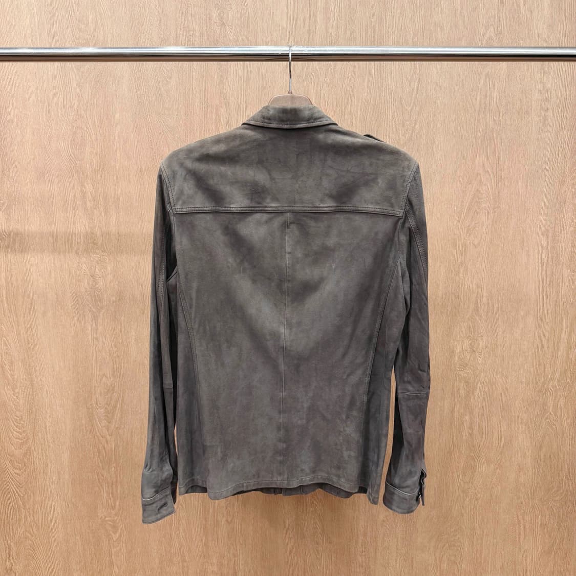 올세인츠 고트 스웨이드 레더 셔츠 자켓 워싱 투포켓 디테일 카키 브라운 상품이미지3