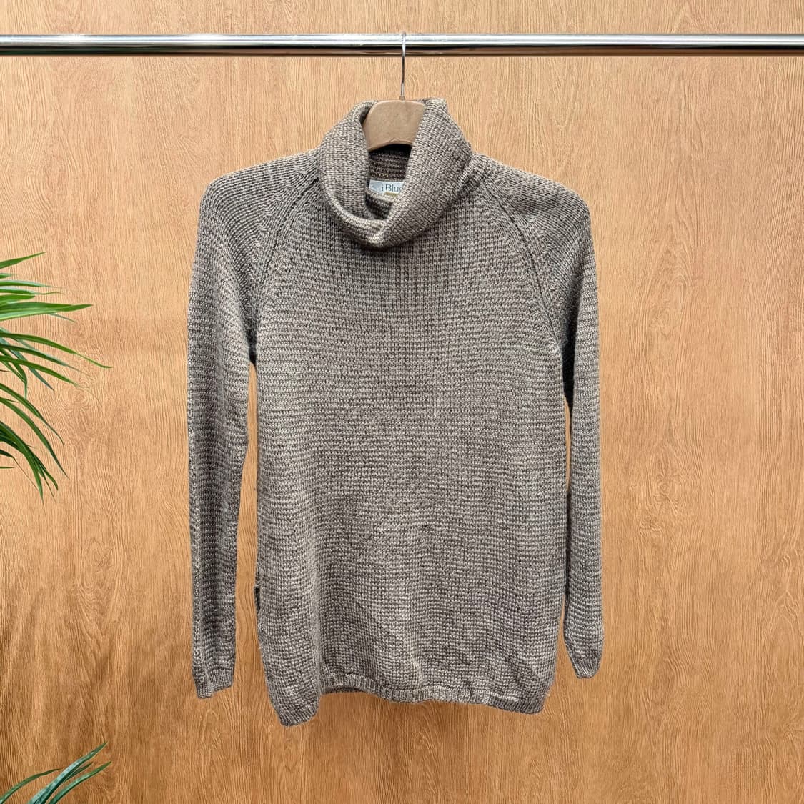 막스마라 아이블루스 터틀넥 니트 사이드 슬릿 디테일 레귤러핏 브라운 상품이미지1