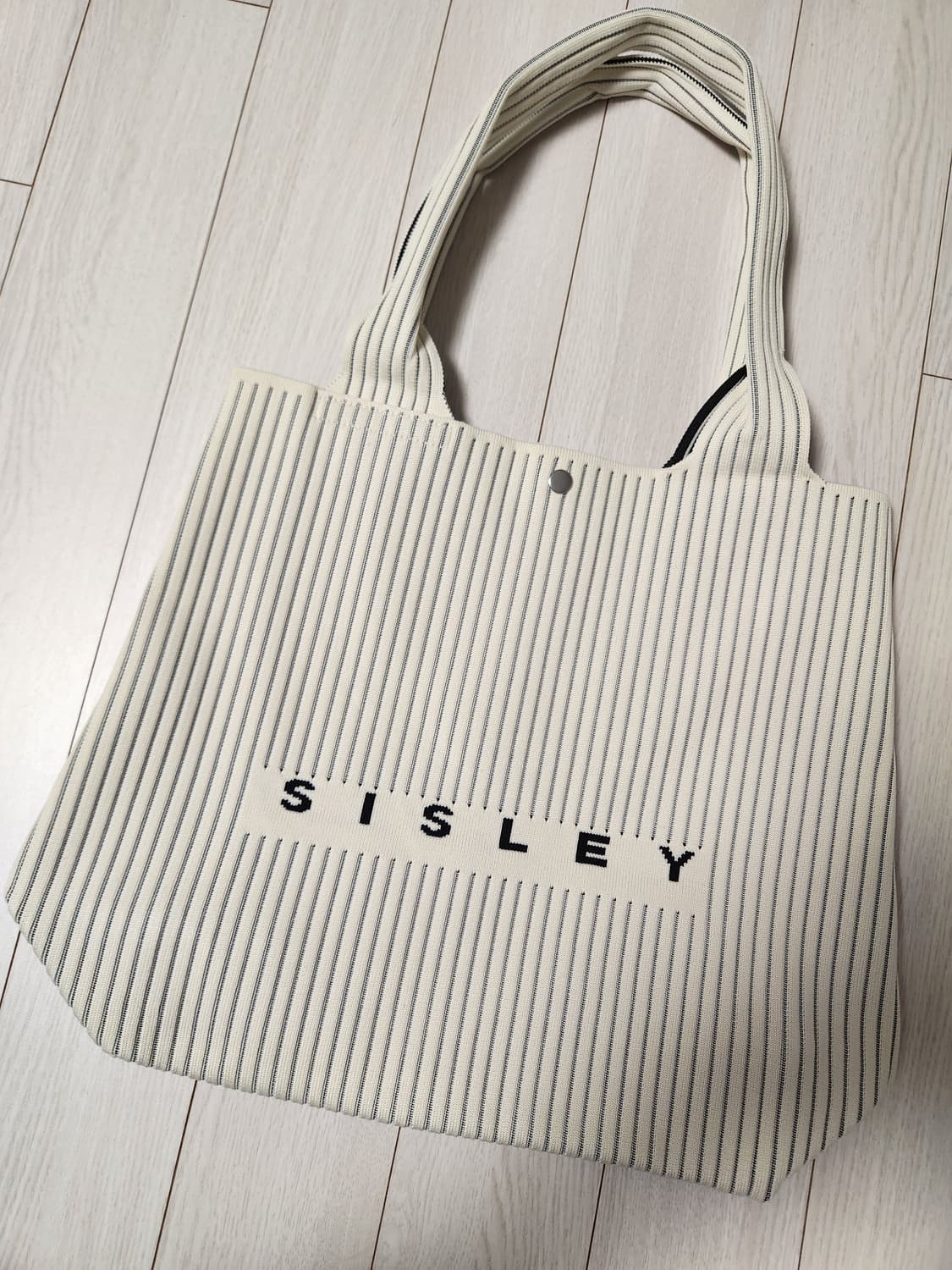 새상품급)시슬리 니트 토트백

여러 중고사이트에도 같이 판매하고 있어서  상품이미지1