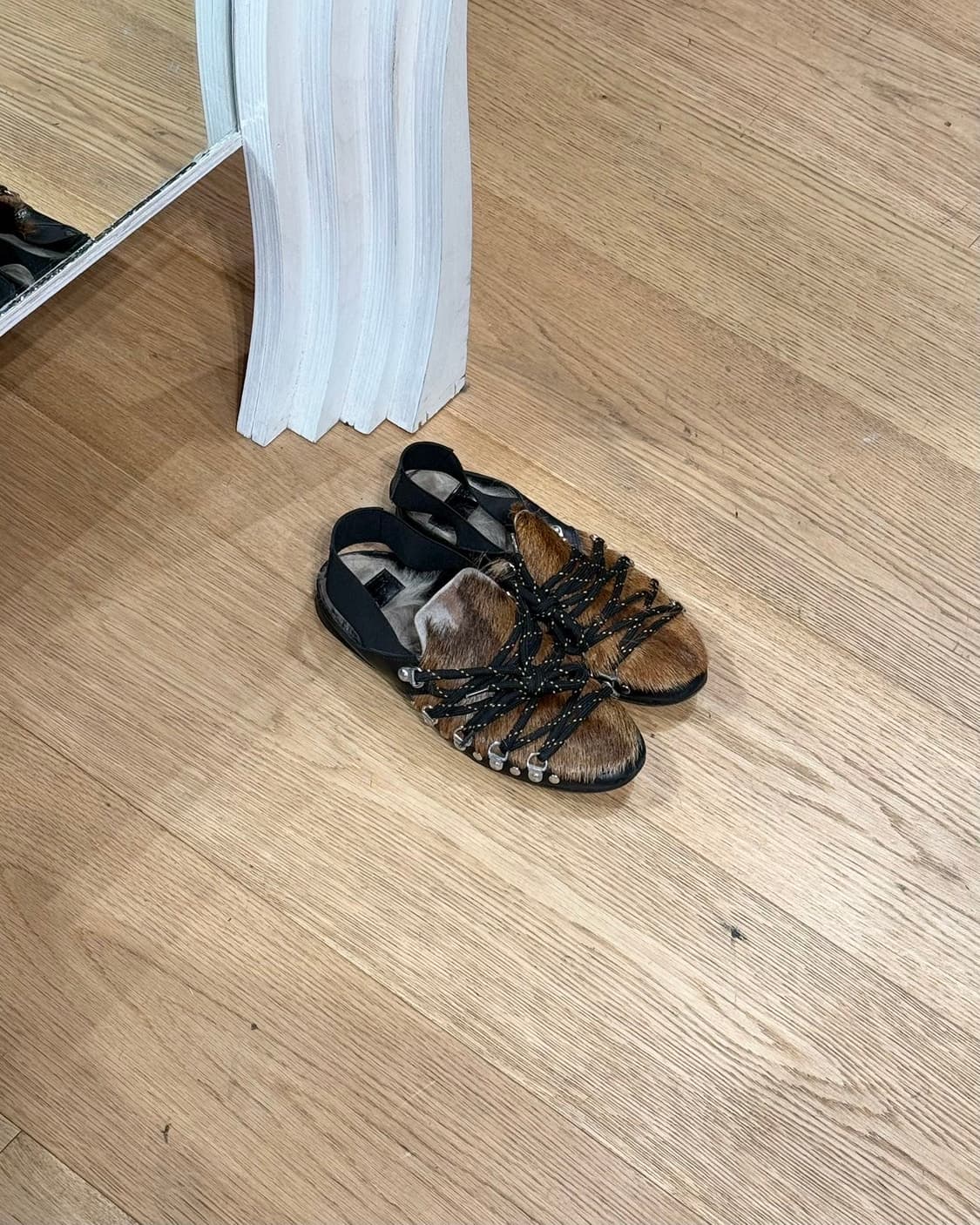 몽클레르 헤어온 레더 레이스 샌들 상품이미지1