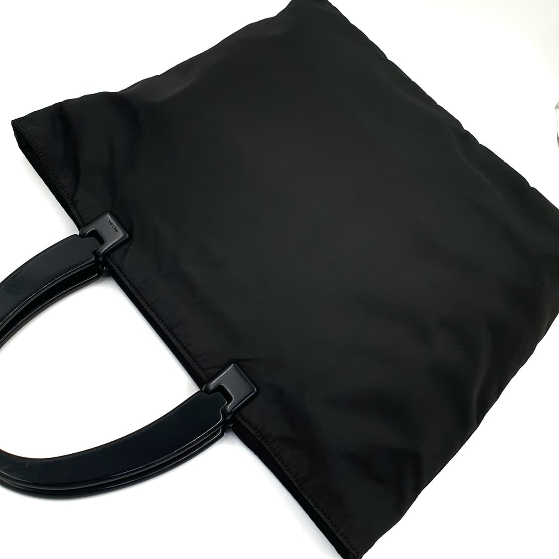 프라다 리나일론 블랙 플라스틱 핸들 토트백 상품이미지5