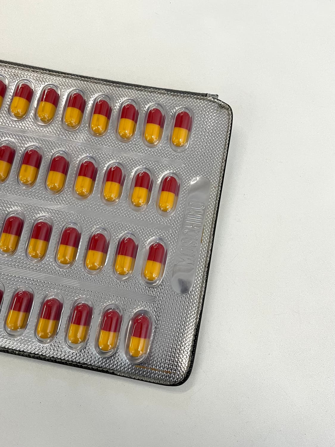 모스키노 2017 제레미 스캇 런웨이 아카이브 알약 캡슐 클러치 핸드백 상품이미지6