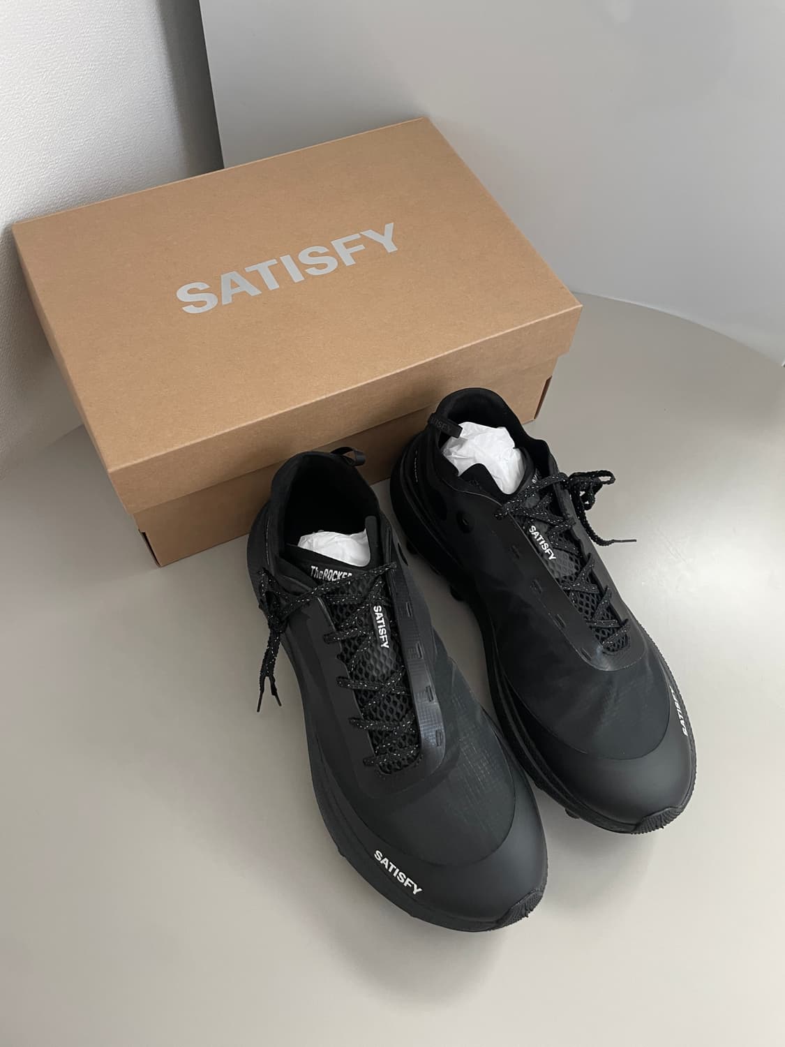 SATISFY 새티스파이 더라커 블랙 275 박스포함 새상품 상품이미지2