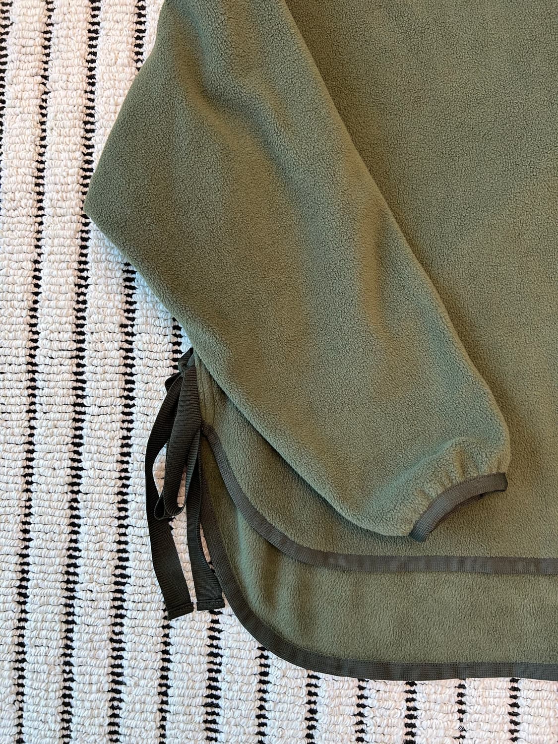 유니클로 화이트마운티니어링 플리스맨투맨 상품이미지4