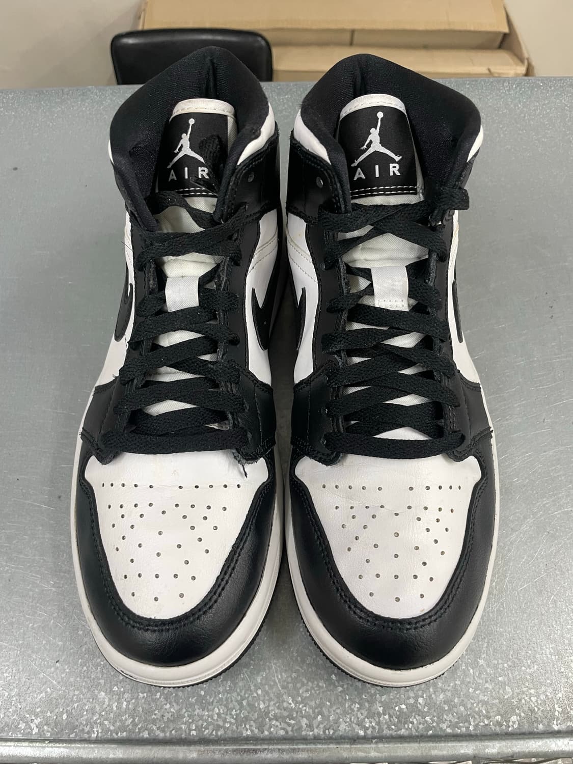 나이키 에어조던1 미드 화이트 블랙 255 상품이미지5