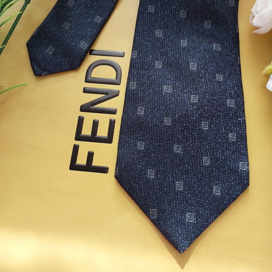 펜디 실크 네이비 주카 로고 넥타이 9cm A등급 K1330
 상품이미지4