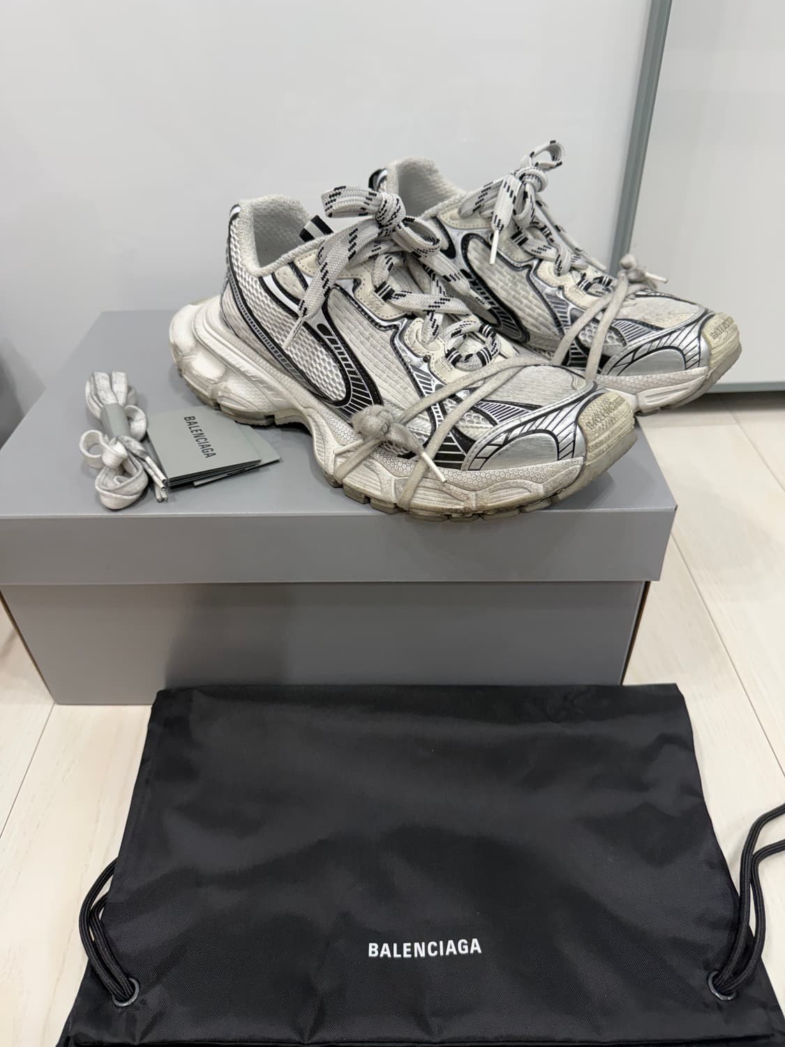 발렌시아가 3xl 화이트. 비브람굽보강9만. 42사이즈 상품이미지1