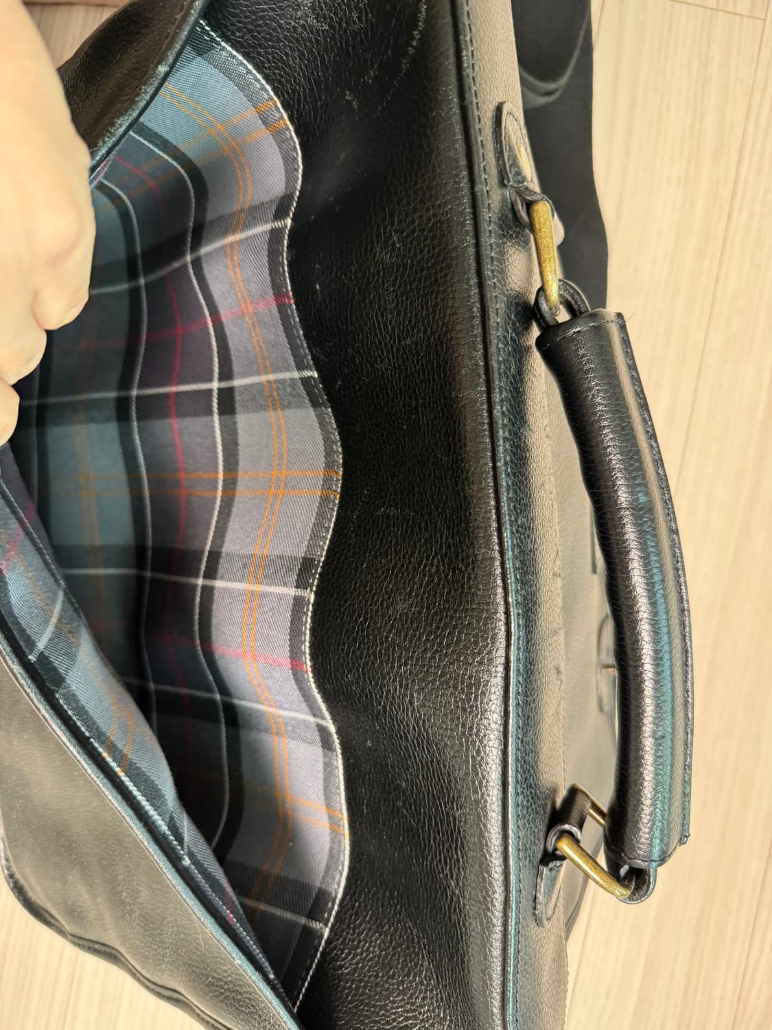 바버 레더 브리프케이스 블랙 색상 상품이미지5