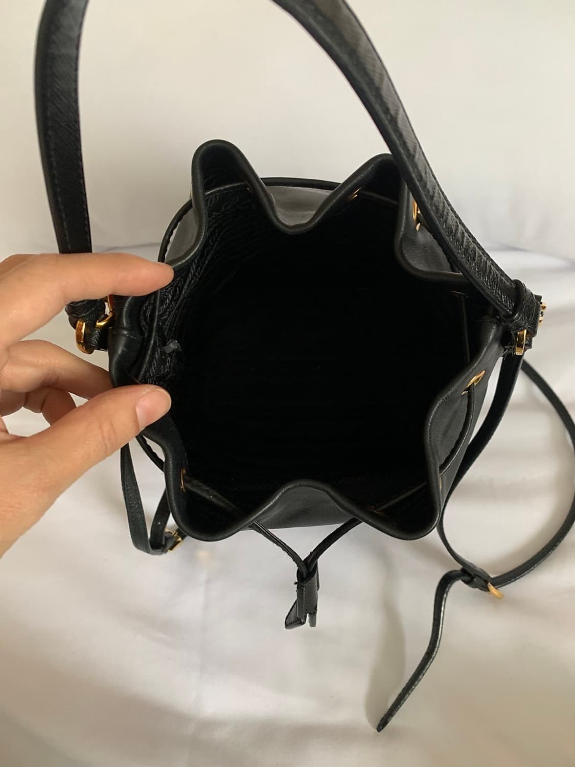 프라다 레더 버킷백 상품이미지8