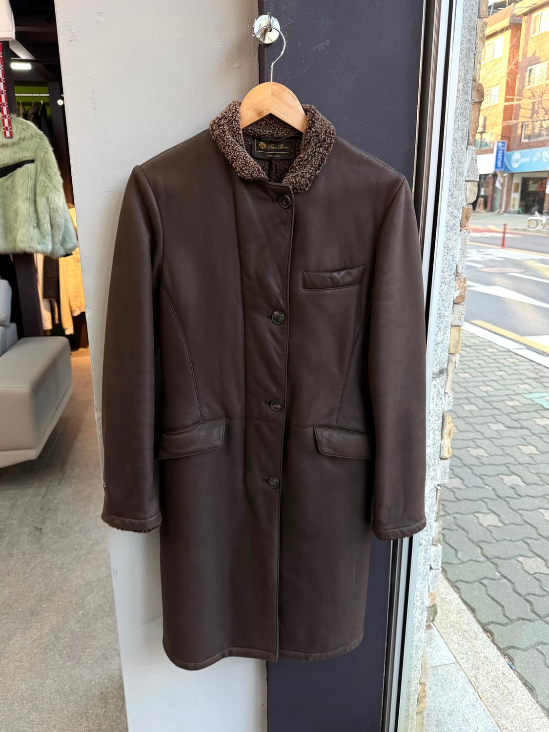 42/ 로로피아나 램스킨 무스탕 롱코트 상품이미지2