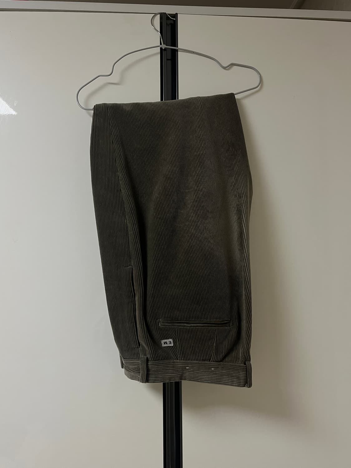 엔즈앤드민즈 그랜파 투턱 트라우처 카키 (L) 상품이미지1