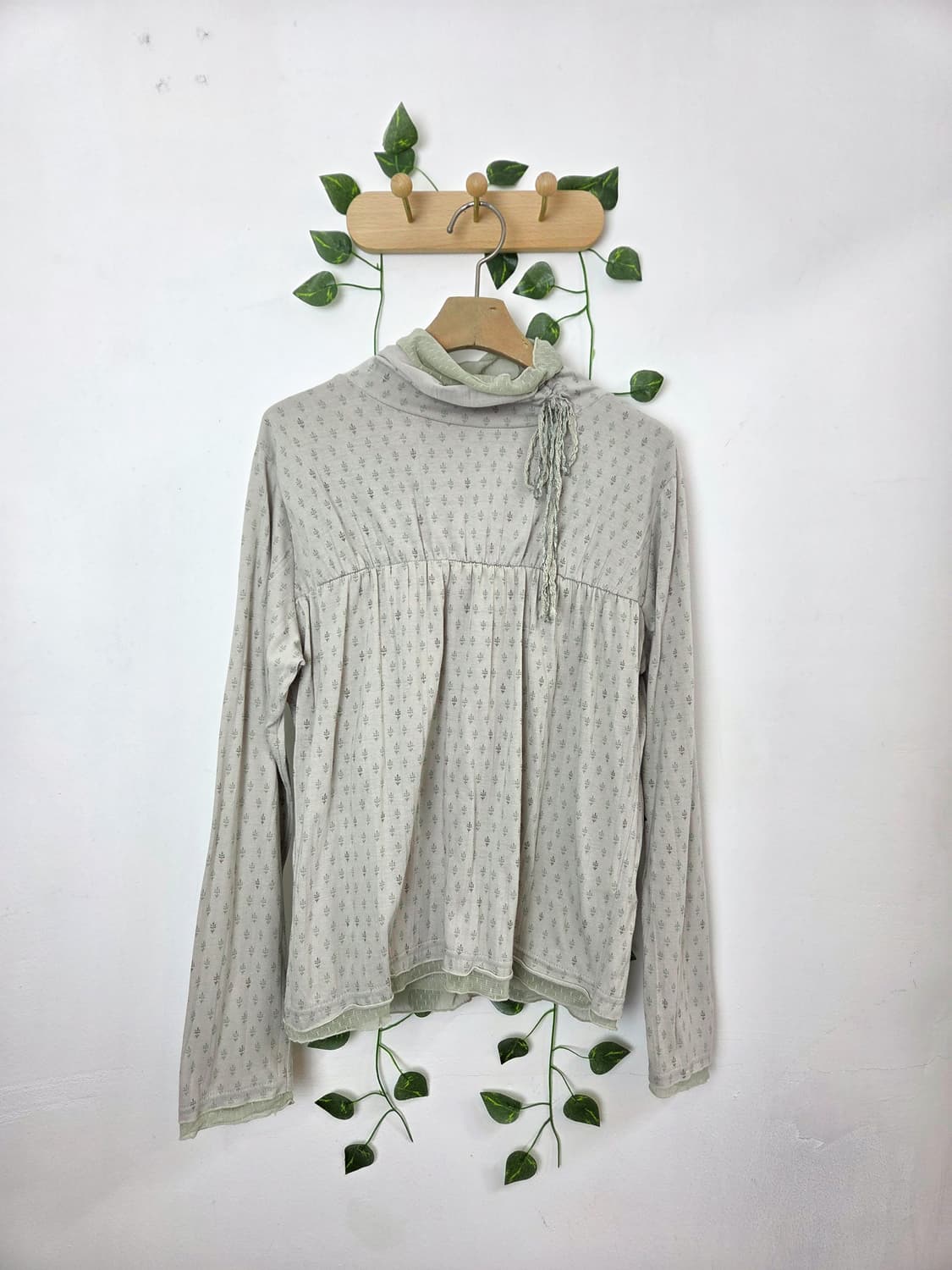 그리너리 잔패턴 목폴라 슬리브 상품이미지1