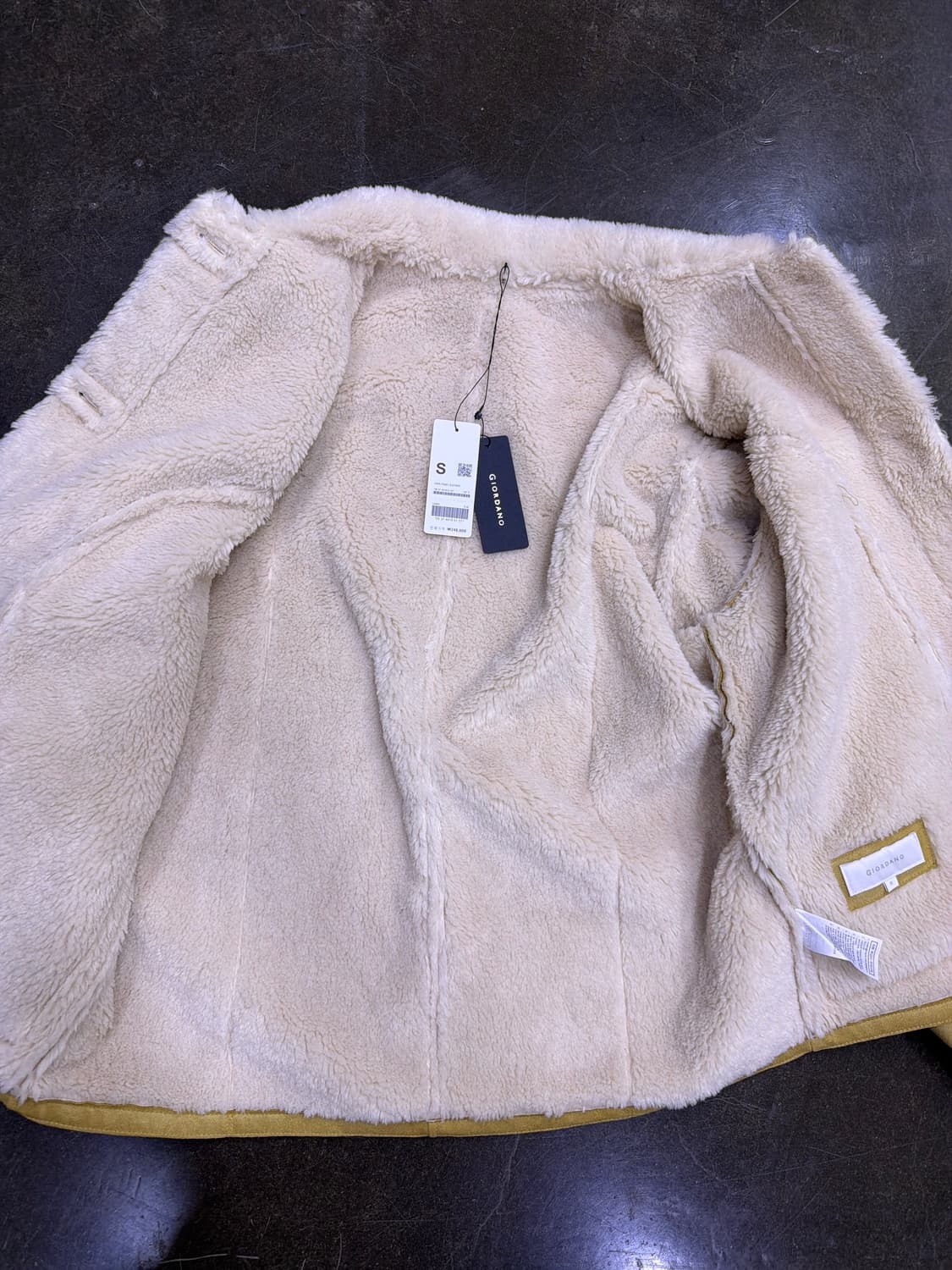 지오다노 스웨이드 라이크 퍼 카멜 무스탕 자켓 S 상품이미지10