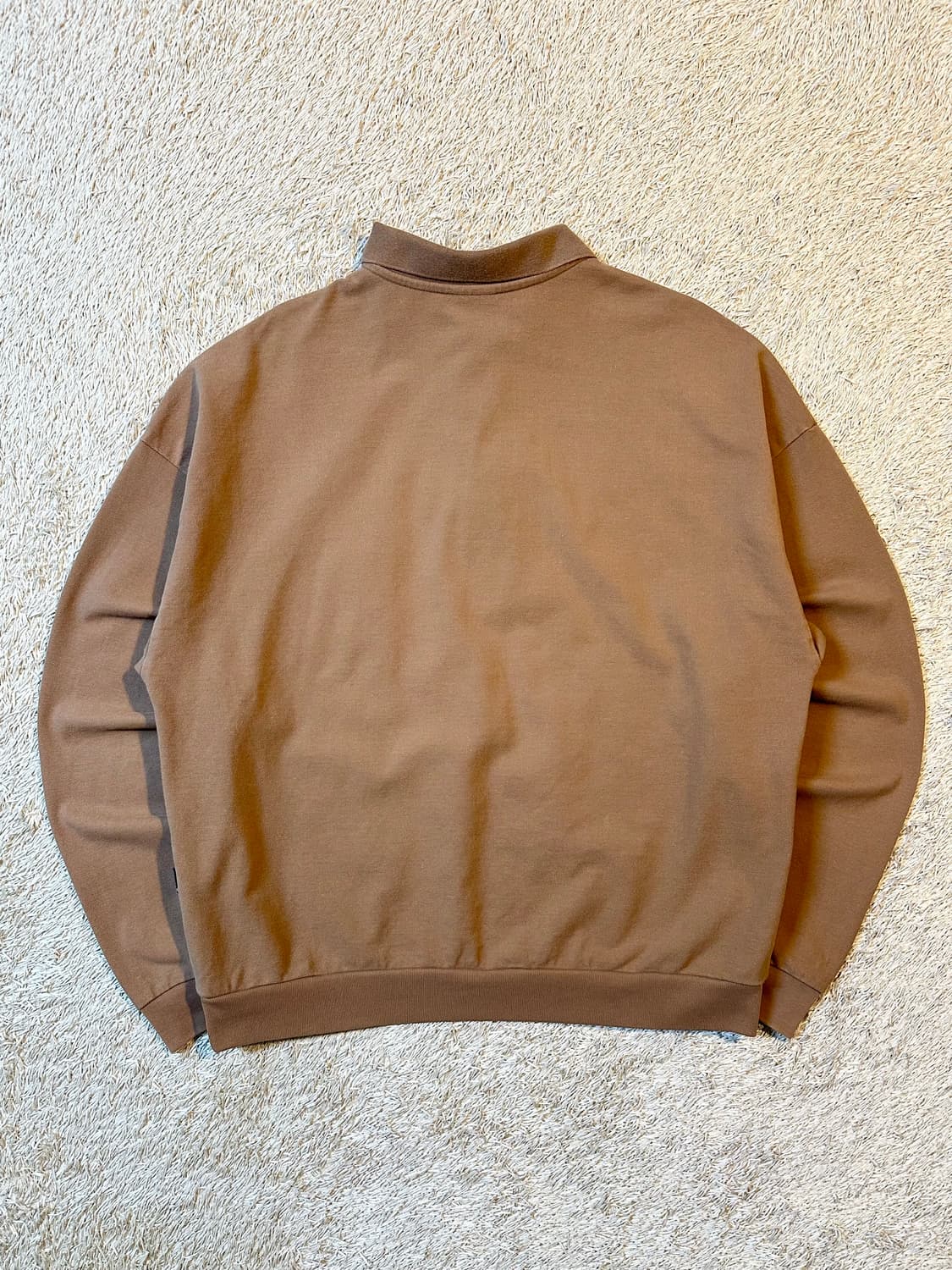 디스이즈네버댓 패치로고 카라 맨투맨 브라운 상품이미지3