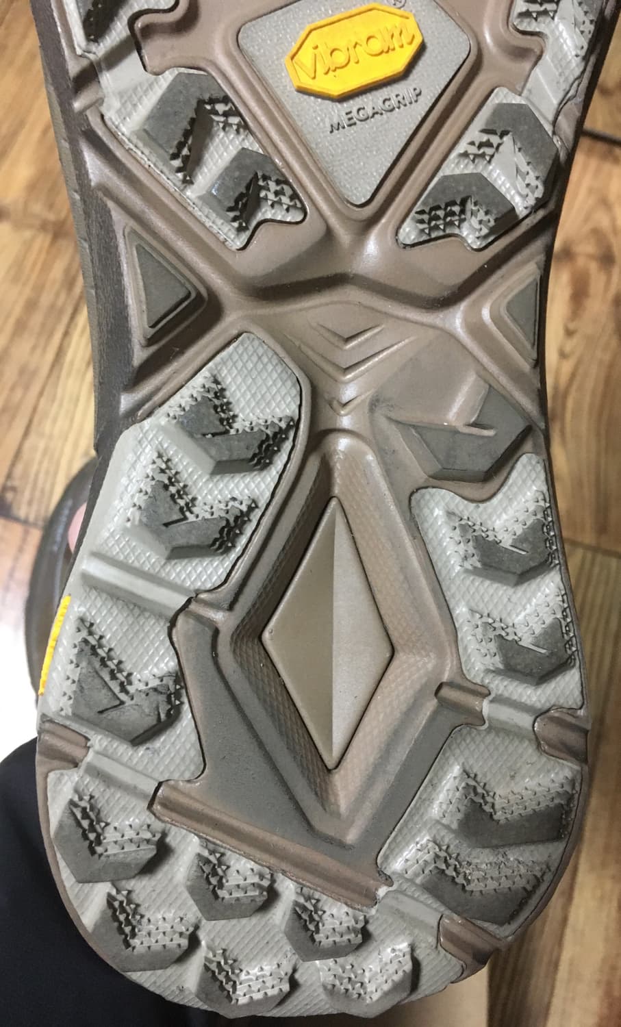 호카 새티스파이 마파테스피드4 라이트 러버 판매합니다 상품이미지9