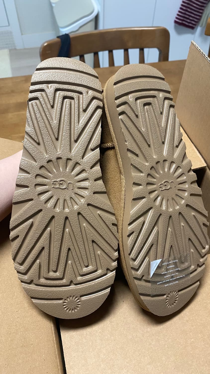 미국 어그 정품 클래식 마이크로 체스트넛 240  (정품 크림 새상품) 상품이미지4