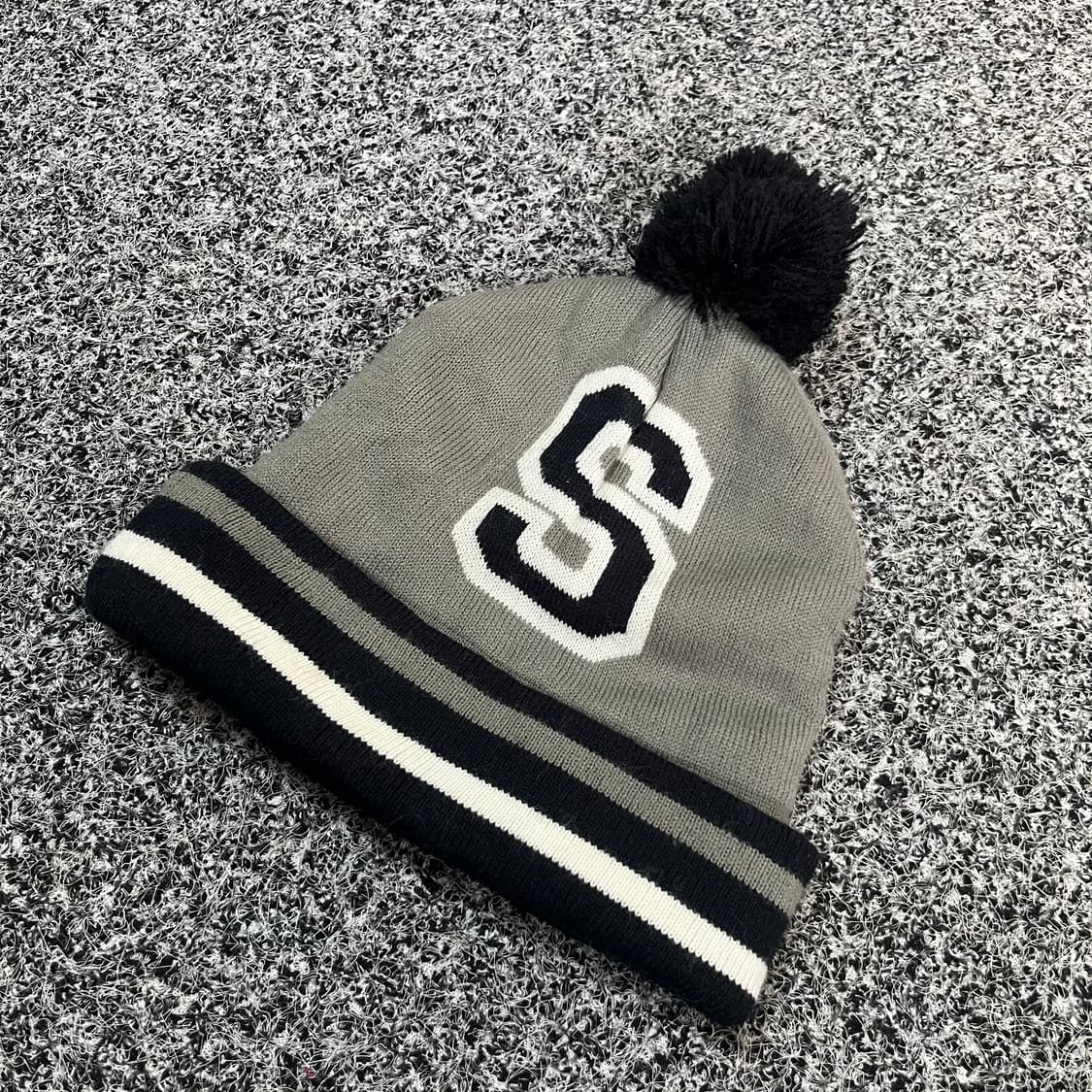 빈티지 S로고  방울 비니 상품이미지5