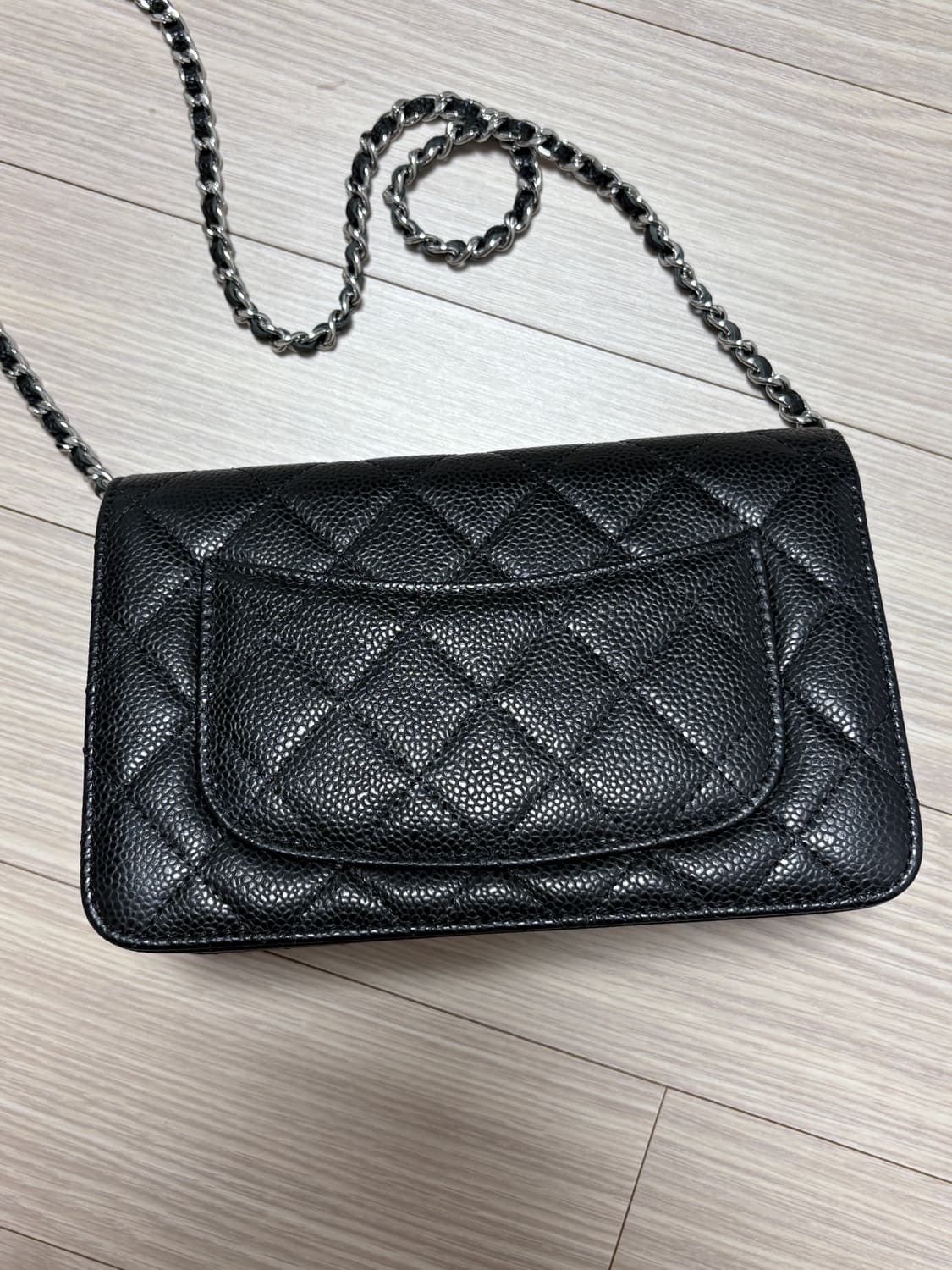 샤넬 woc 캐비어 블랙은장 크로스백 상품이미지6