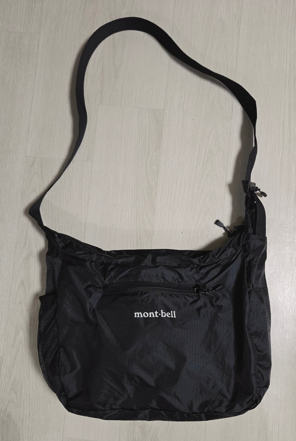 (착샷) 몽벨 포켓터블 숄더백 라이트 블랙 S M 2종 상품이미지1