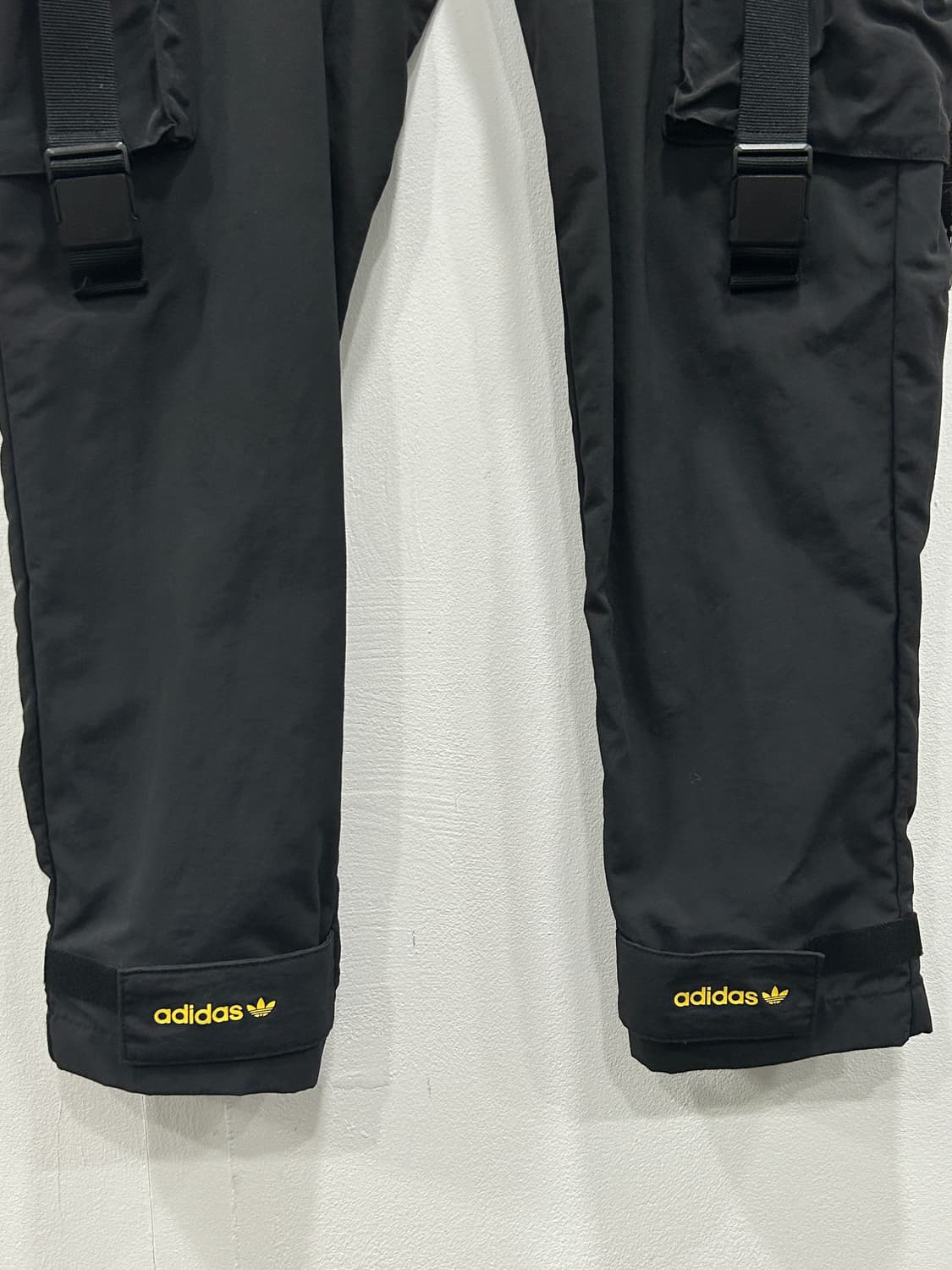 아디다스 테크 카고팬츠 블랙 남성 L 상품이미지3