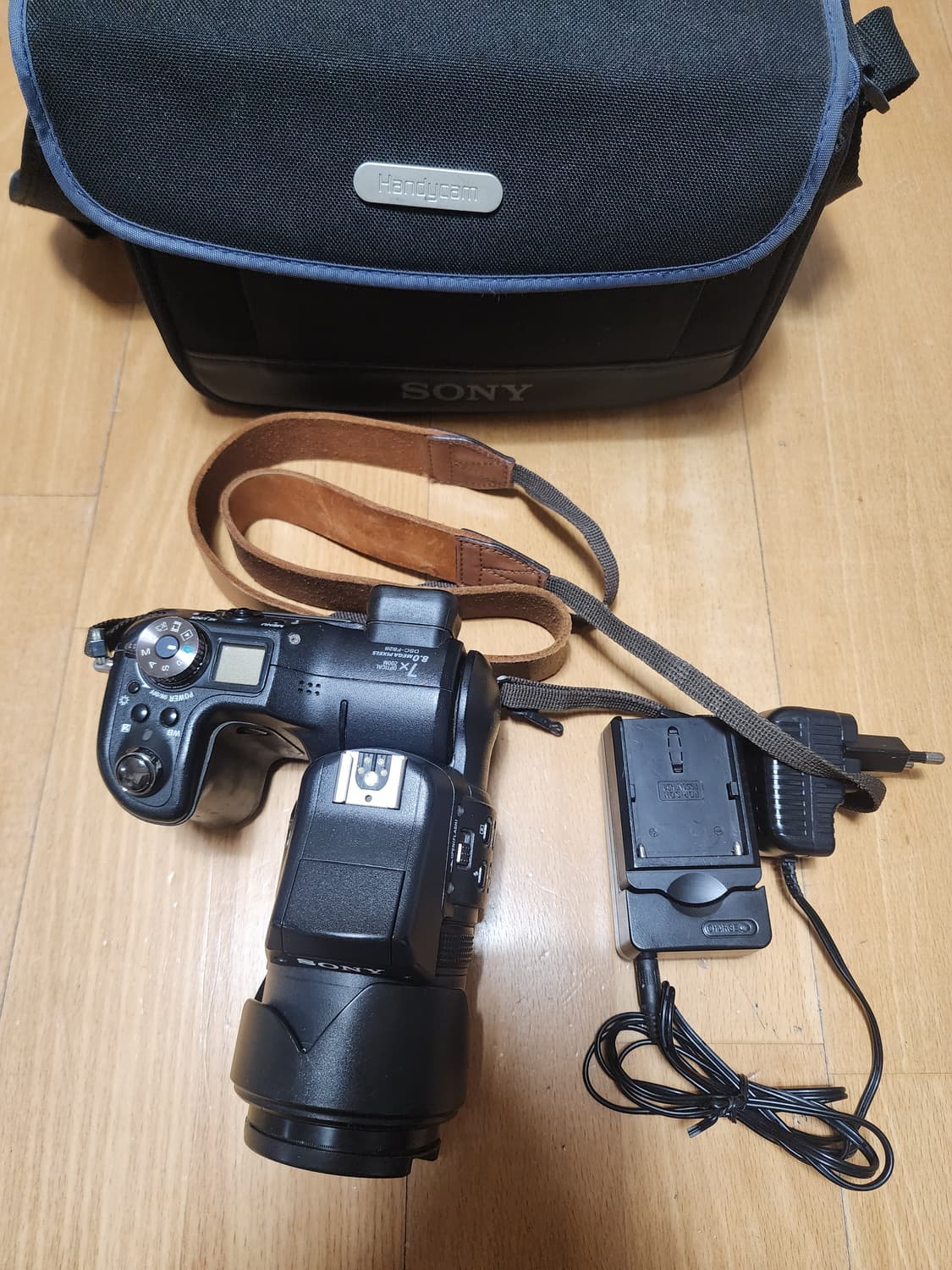 소니 하이엔드 디지털 카메라 DSC-F828 상품이미지1