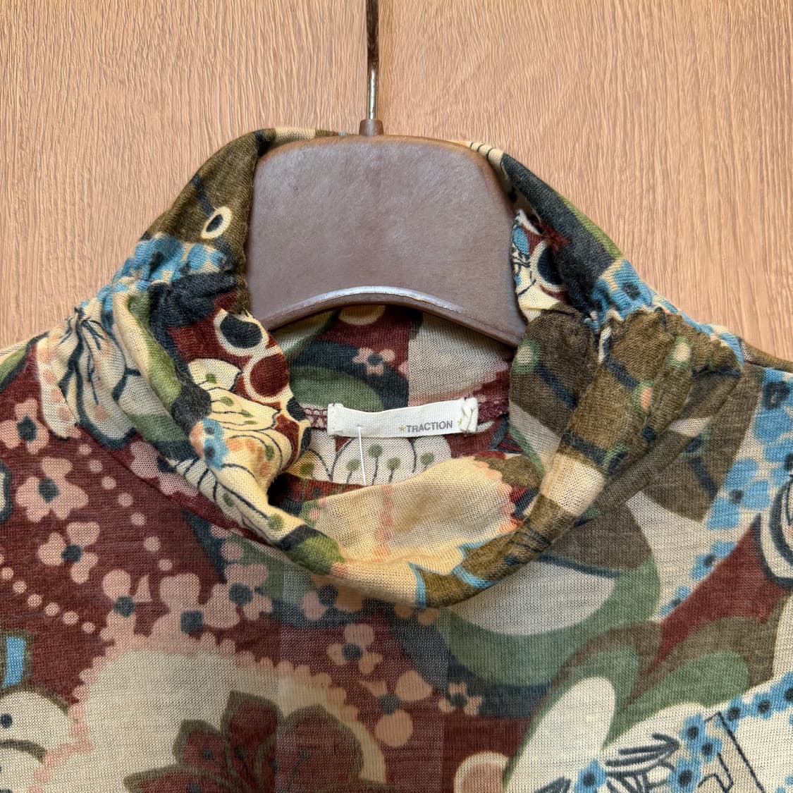 빈티지 터틀넥 티셔츠 플로럴 페이즐리 패턴 프린팅 디테일 슬림핏 버건디 상품이미지5