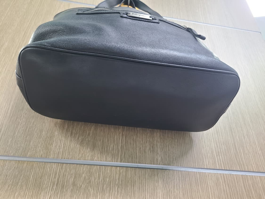 페레가모 블랙 레더 토트백  상품이미지3