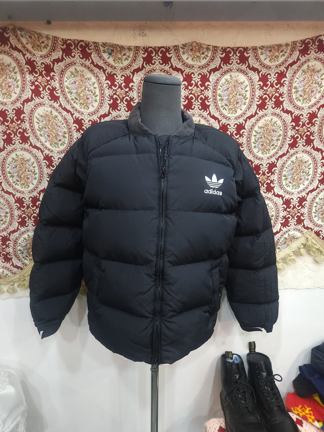 아디다스 슈퍼스타 오리털 숏패딩 점퍼
​
 상품이미지1