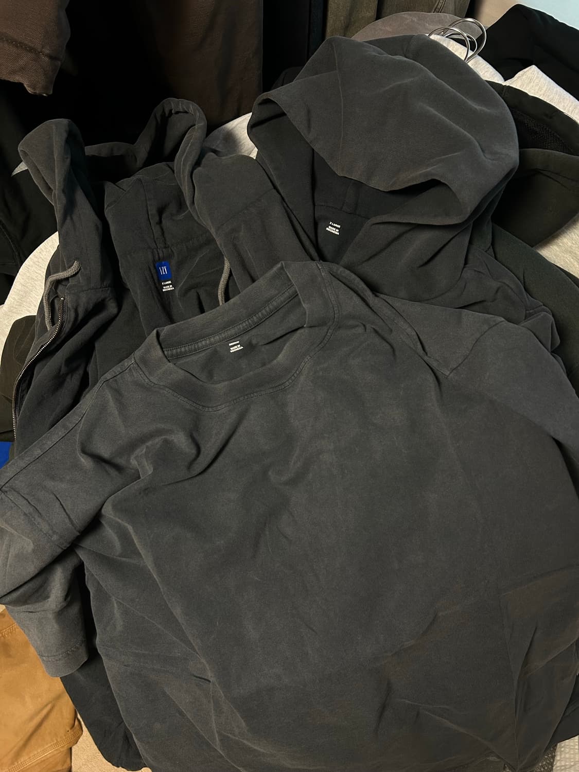 이지갭 포에틱 블랙 의류 판매 상품이미지1